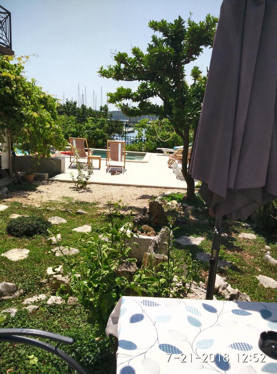 Apartments Gina Trogir Exterior foto